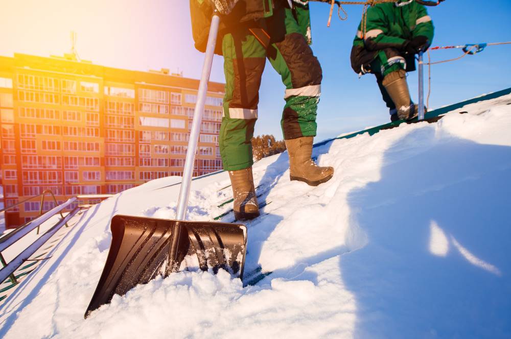 Service de déneigement de toiture à Longueuil, Brossard, Saint-Hubert, Boucherville, Saint-Jean-sur-Richelieu et sur la Rive-Sud de Montréal - Couvreur Brossard Service de déneigement de toiture à Longueuil, Brossard, Saint-Hubert, Boucherville, Saint-Jean-sur-Richelieu et sur la Rive-Sud de Montréal - Couvreur Brossard