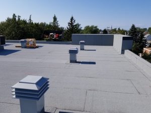 Service de toiture commercial en membrane élastomère à Longueuil, Boucherville, Brossard, Saint-Hubert et sur la Rive-Sud de Montréal / Couvreur Rive Sud